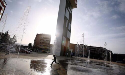 ΥΠΟΔΑΠΕΔΙΟ ΣΙΝΤΡΙΒΑΝΙ ΣΕ ΔΗΜΟΣΙΑ ΠΛΑΤΕΙΑ