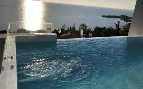 ΠΙΣΙΝΑ ΜΕ INFINITY VIEW ΣΕ ΡΕΤΙΡΕ