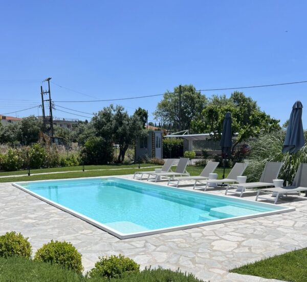 προκατ πολυεστερικη πισινα τοποθετημενη